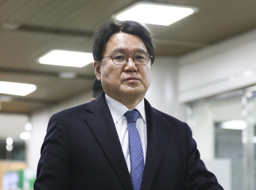 황운하 조국혁신당 의원이 지난해 2월  서울 서초구 서울고등법원에서 열린 문재인 정부 청와대의 ‘울산시장 선거 개입 의혹’ 사건 2심 선고공판에 출석하는 모습. [연합]