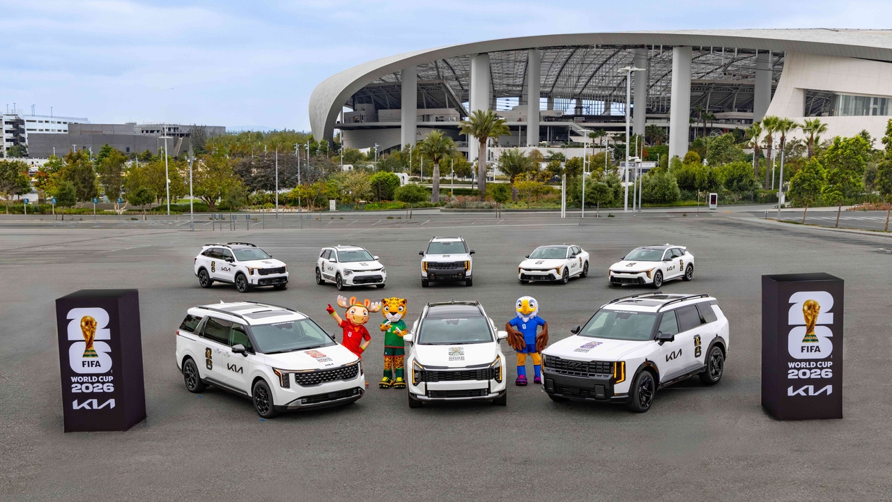 Kia vehicles provided during the FIFA World Cup, which ran from June 11 (local time) through July 19, including the Carnival Hybrid, Sportage and Telluride Hybrid X-Line (front row, from left) and the Sorento, Niro, Telluride X-Pro, K4 and K4 Hatchback (back row, from left). [Provided by Kia]