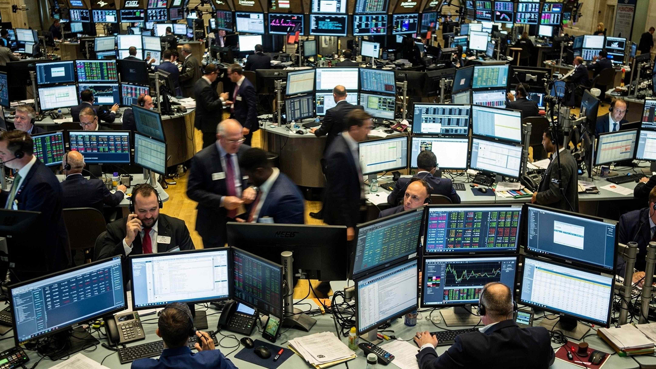 Traders work on the floor of the New York Stock Exchange. [123RF]
