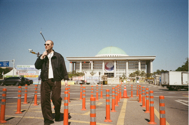 Max Adoubleyou performs at a plaza near the National Assembly in Yeouido, Seoul. (Courtesy of Max Adoubleyou)