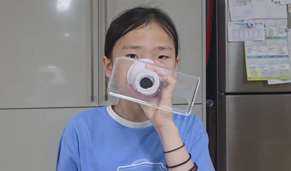 Kim Ji-on poses with a phone grip she invented to help users breathe while escaping a fire. The invention won the Presidential Award at the 2026 Youth Invention Festival, held from July 30 to Aug. 1. (Korea Invention Promotion Association)