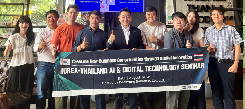 Daeheong Networks holds a technology seminar with a Thai IT company and poses for a photo. [Provided by South Gyeongsang Province]