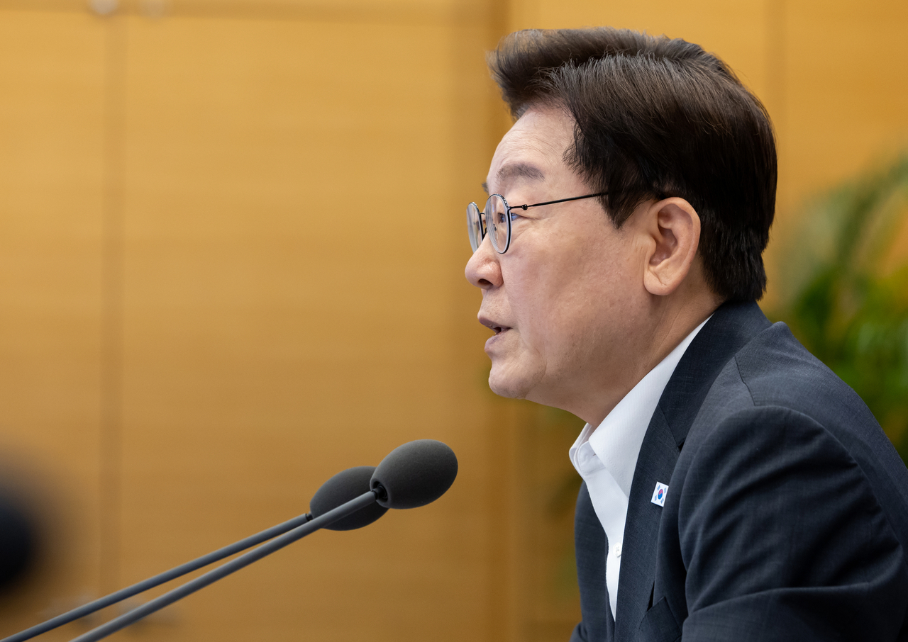 koreaherald.com - Choi He-suk - Real estate policies drag Lee's approval rating to new low