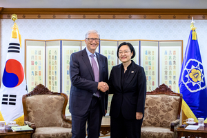 South Korean PM, Bill Gates discuss SMR cooperation, AI energy needs