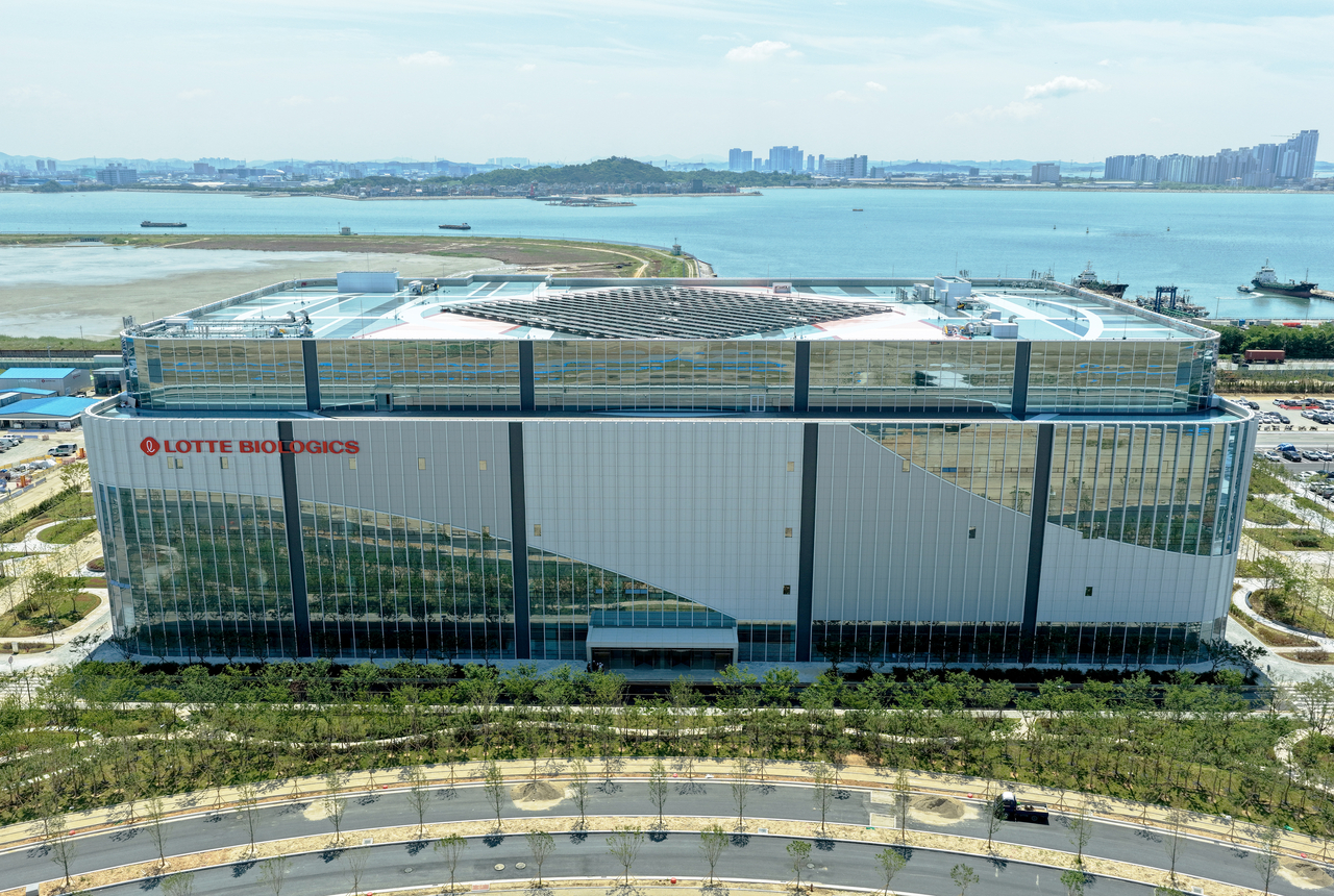 An exterior view of Factory 1 at Lotte Biologics' Songdo Bio Campus in Incheon. [Lotte Biologics]