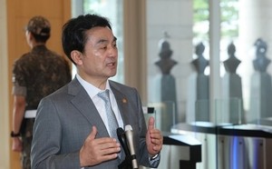 새청사 첫 출근 안규백 “국민 혈세 낭비…12·3 내란 비극 없어야”