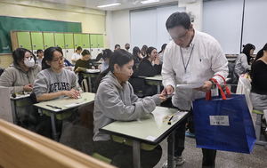 More Korean schools set to go 'phone-free'