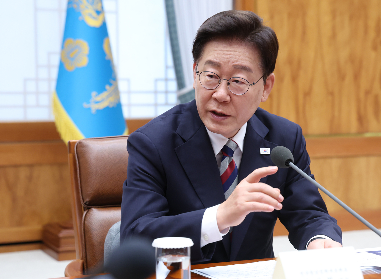 이재명 대통령이 14일 청와대에서 열린 청년정책 전문가 간담회에서 발언하고 있다. [연합]