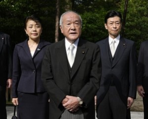 여야, 日각료·자민당 간부들 참배에 “시대착오적, 깊은 유감” 비판
