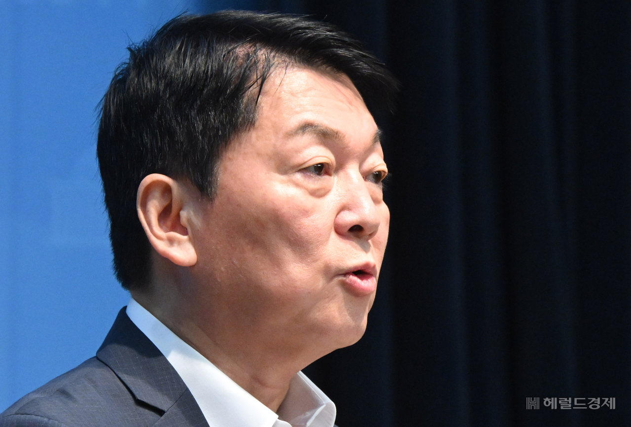 안철수 국민의힘 의원이 12일 오전 서울 여의도 국회 소통관에서 현안 관련 기자회견을 하고 있다. 이상섭 기자
