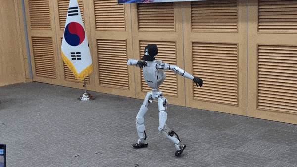 Robotis' humanoid robot AI Sapiens performs choreography from "REDRED" by idol group Cortis at the Physical AI Frontier National Strategy Forum held Wednesday at the National Assembly Members' Hall in Yeouido, Seoul. (Kim Hyeon-il)