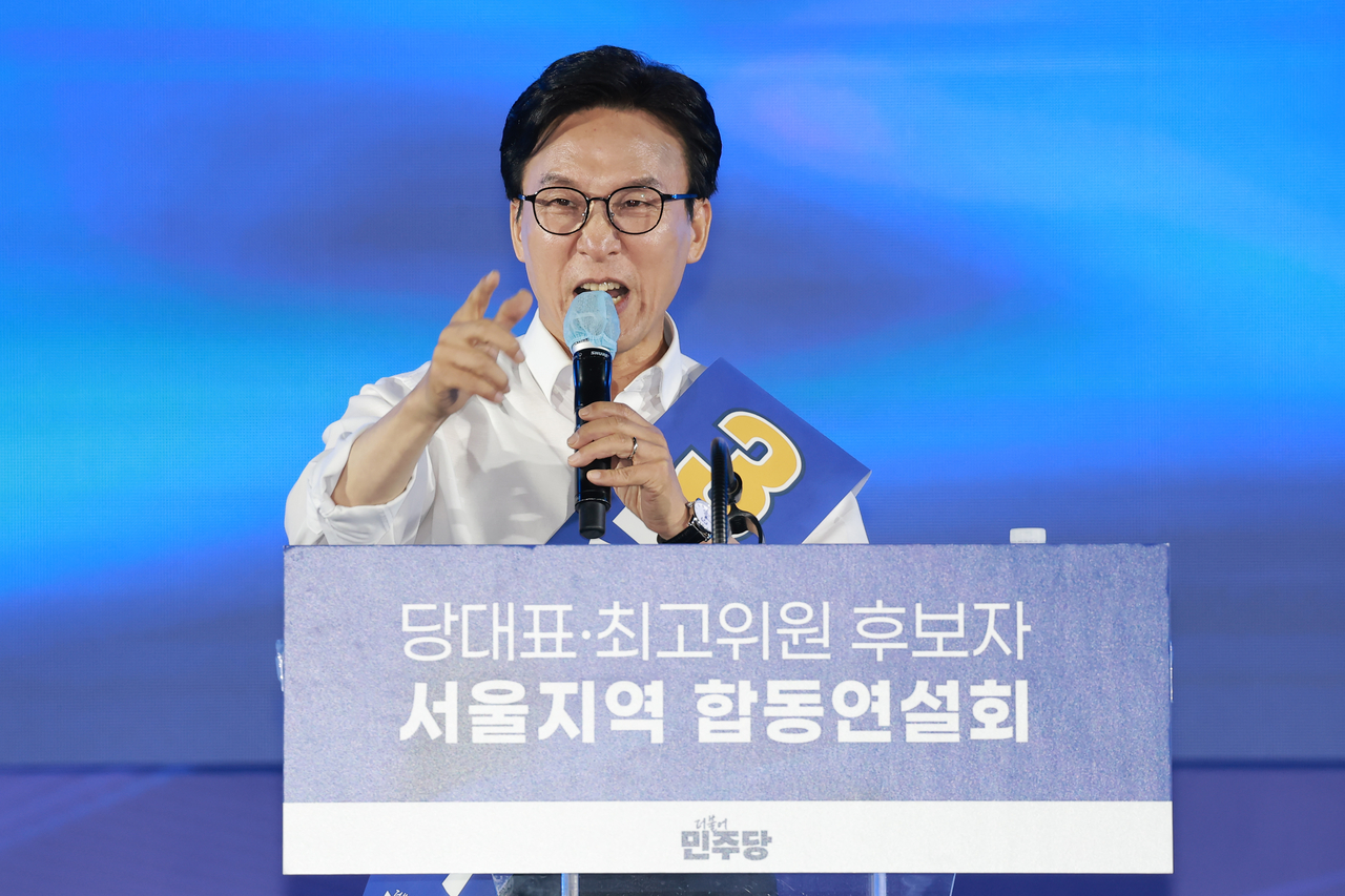 더불어민주당 김민석 당 대표 후보가 16일 경기 고양시 킨텍스에서 열린 민주당 대표·최고위원 후보자 서울 합동연설회에 참석해 정견 발표하고 있다. [연합뉴스]