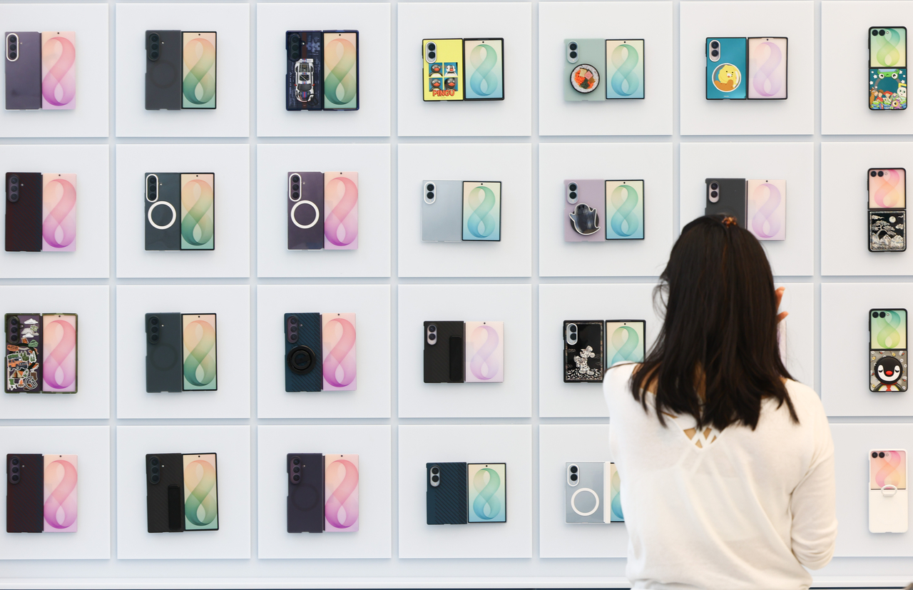 koreaherald.com - Moon Joon-hyun - Why Samsung's Fold8 won by breaking the foldable formula