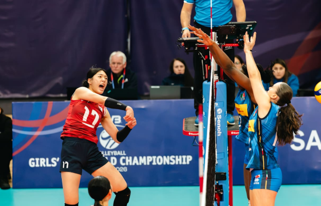 South Korea (left) in action during the U-17 World Championship match against Italy, Sunday.   (FIVB)