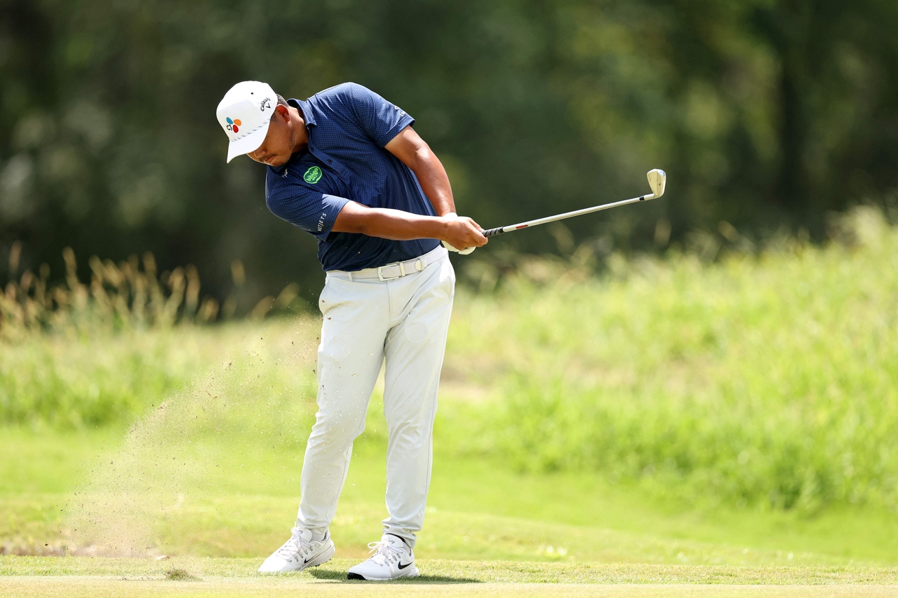 Kim Si-woo plays a shot on the second hole during the final round of the FedEx St. Jude Championship 2026, at TPC Southwind in in Memphis, Tennessee, Sunday.   (AFP-Yonhap)
