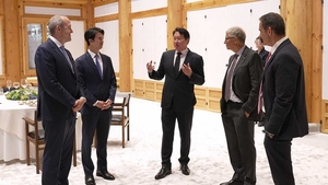 Chey, Gates deepen nuclear ties for AI power