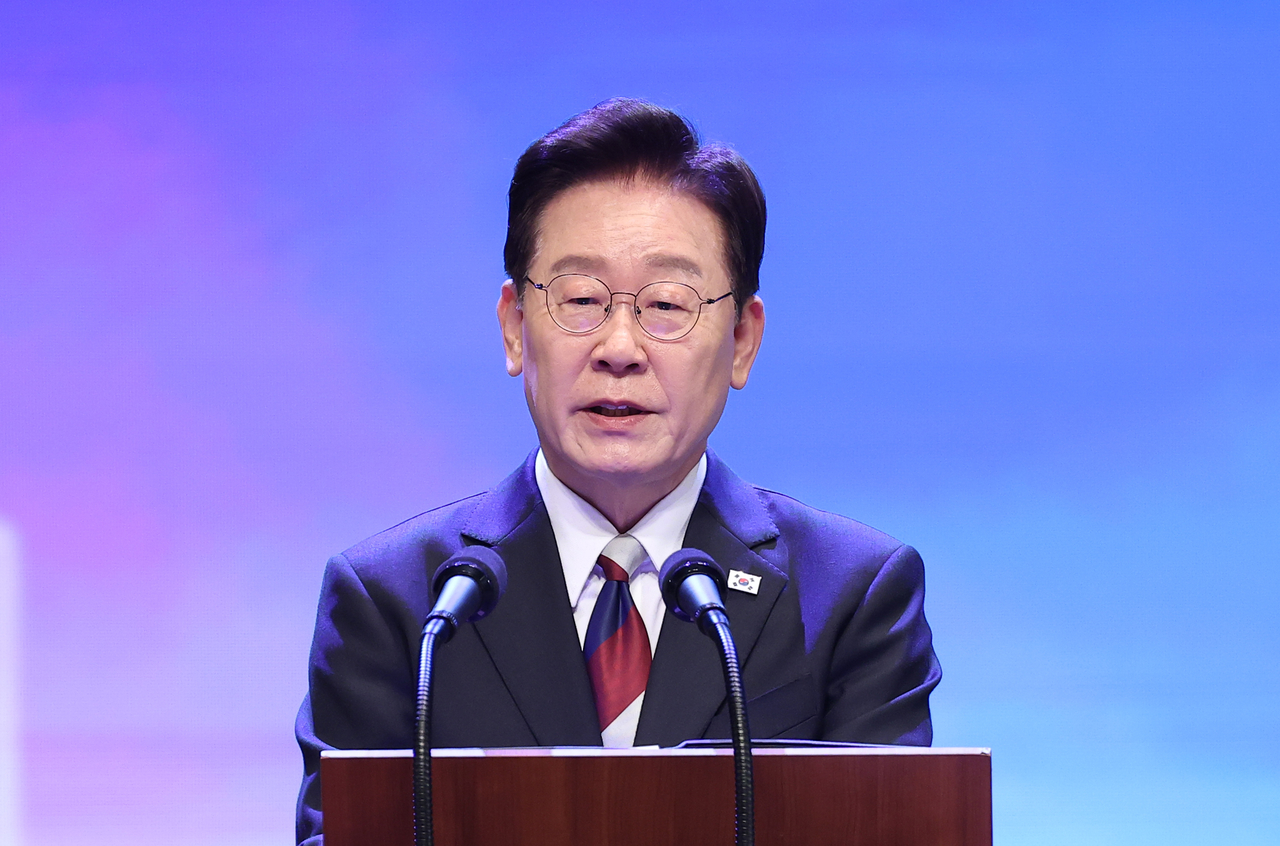 이재명 대통령이 지난 15일 서울 종로구 세종문화회관에서 열린 제81주년 광복절 경축식에서 경축사를 하고 있다. [연합]