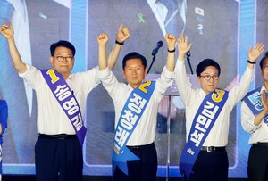 與 전대 金 “껍데기는 가라” 鄭 “金되면 李정부 성공하나” [이런정치]
