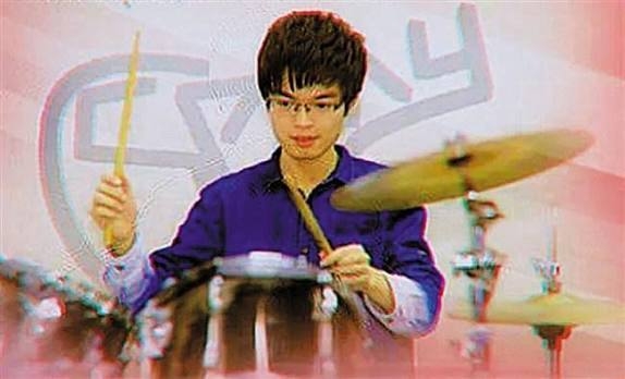양즈린은 칭화대 시절 캠퍼스 밴드 ‘스플레이’에서 드러머로 활동했다. [바이두]