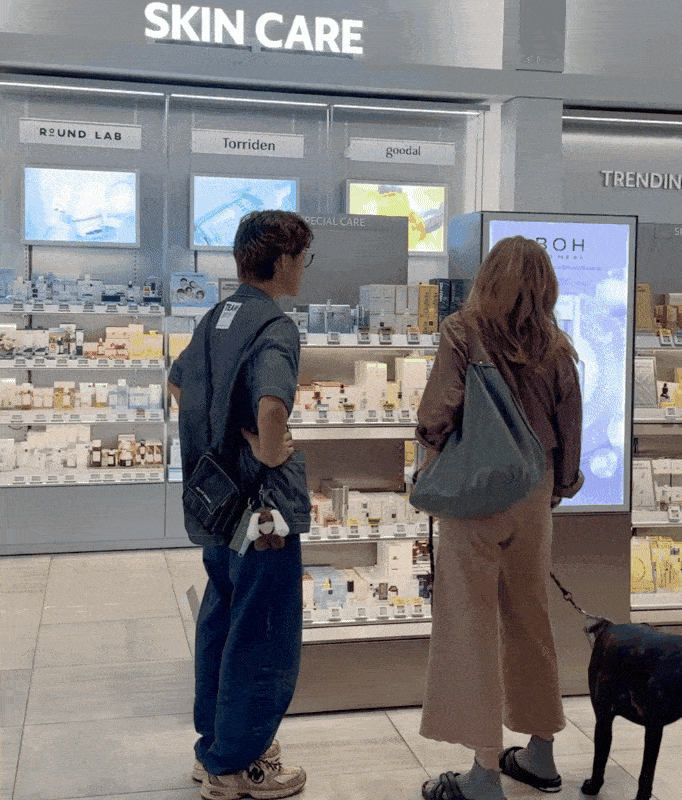 A staffer speaks with a customer at Olive Young's US store in Pasadena, California, Friday. (No Kyung-min/The Korea Herald)