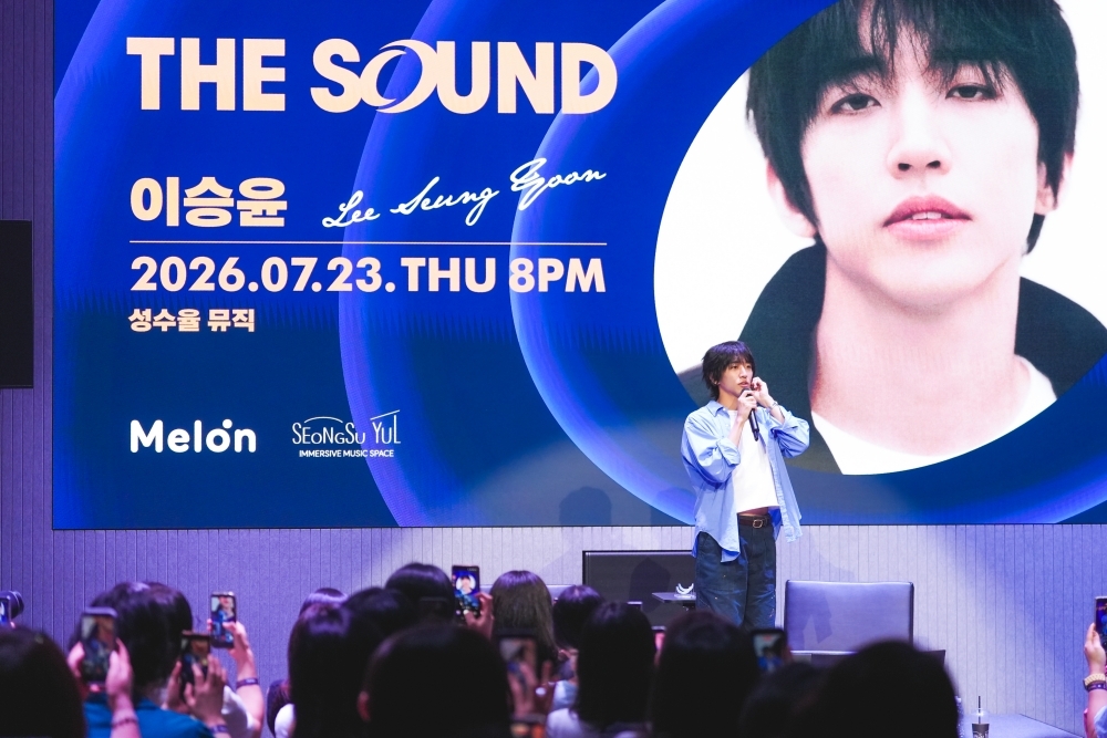 Singer-songwriter Lee Seung-yoon speaks about his latest release "Album 0" during The Sound, a fan event organized by music platform Melon, at Seoulsu Yul Music in Seoul, July 23. (Melon)