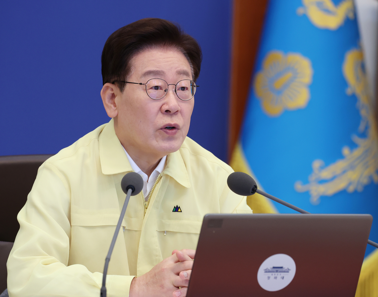 President Lee Jae Myung attends a Cabinet meeting on Tuesday. (Pool photo via Yonhap)