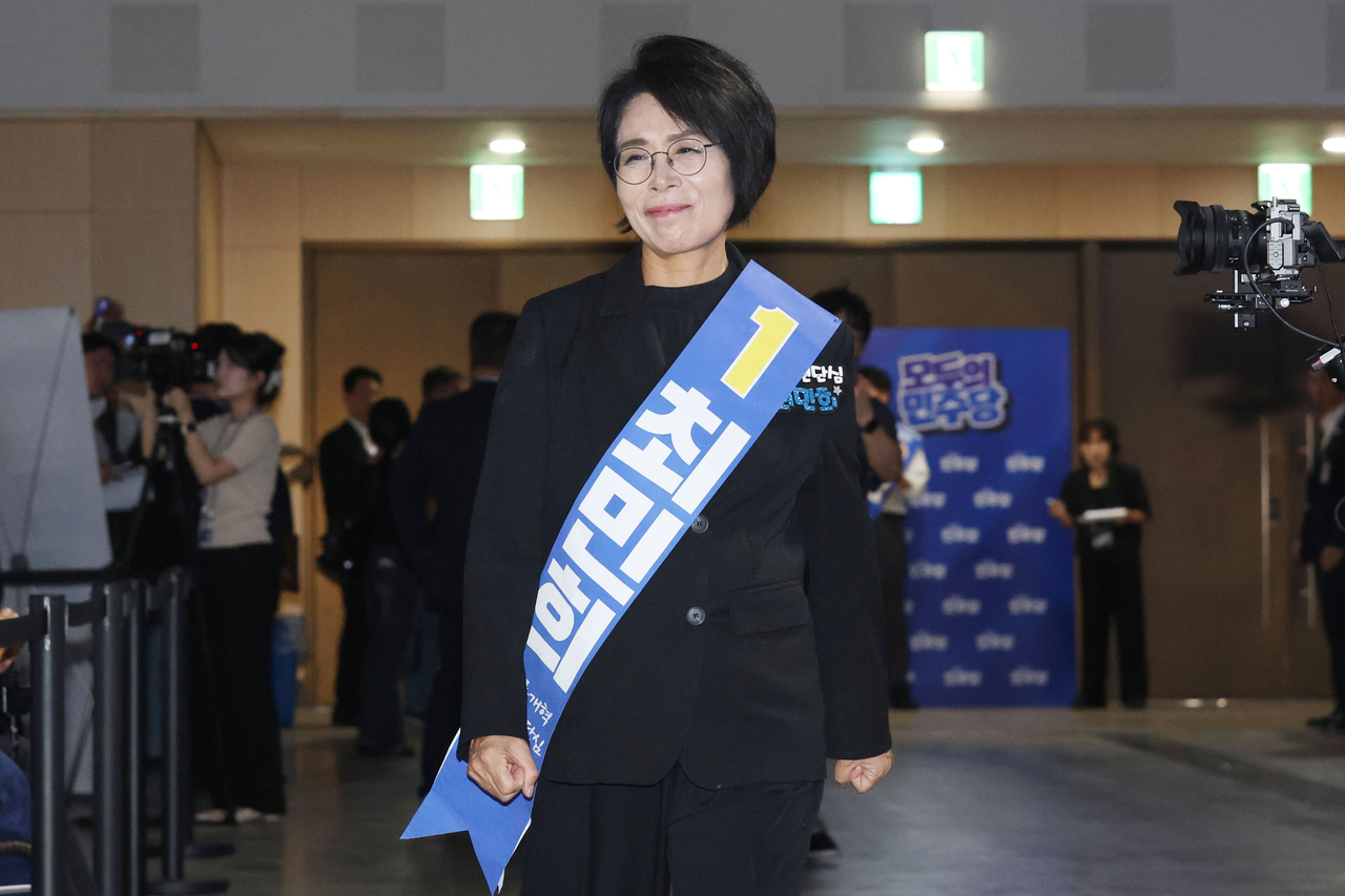 최민희 더불어민주당 신임 수석최고위원이 지난 17일 열린 대전 컨벤션센터에서 열린 민주당 전당대회에 참석하고 있다. [연합]
