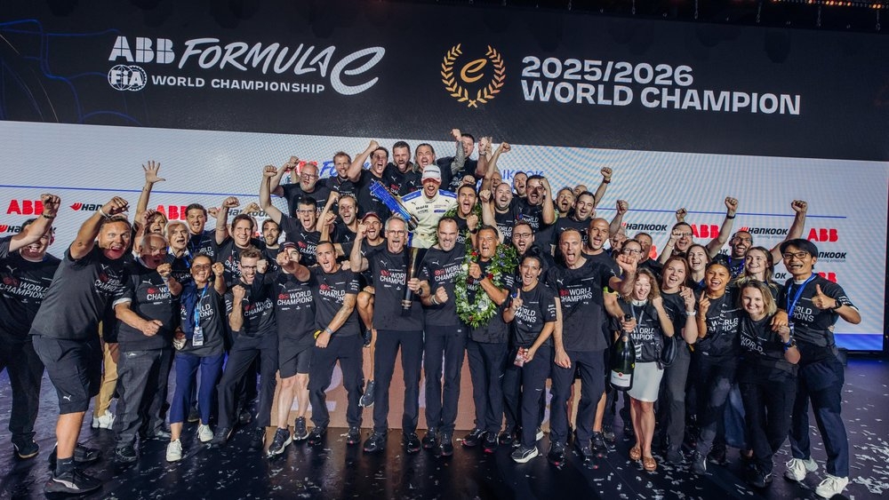 포르쉐가 2025/26 ABB FIA 포뮬러 E 월드 챔피언십에서 제조사 및 드라이버 부문 월드 챔피언십 타이틀을 2년 연속 차지했다. [포르쉐 제공]