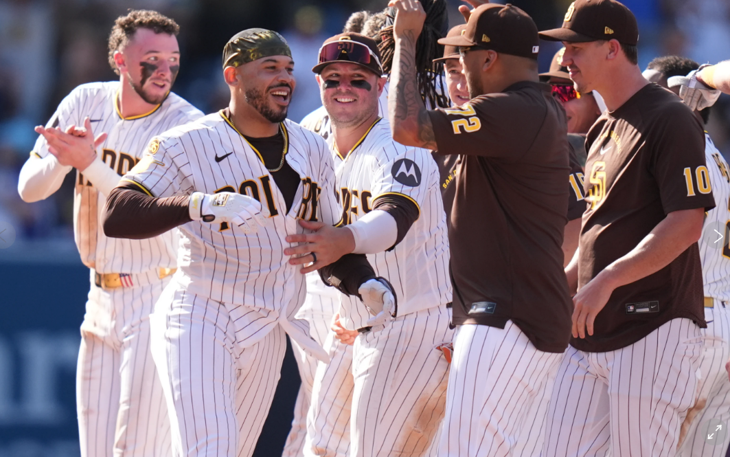 San Diego Padres’ players celebrate a victory against the Milwaukee Brewers, in San Diego, Aug. 12.   (AP-Yonhap)