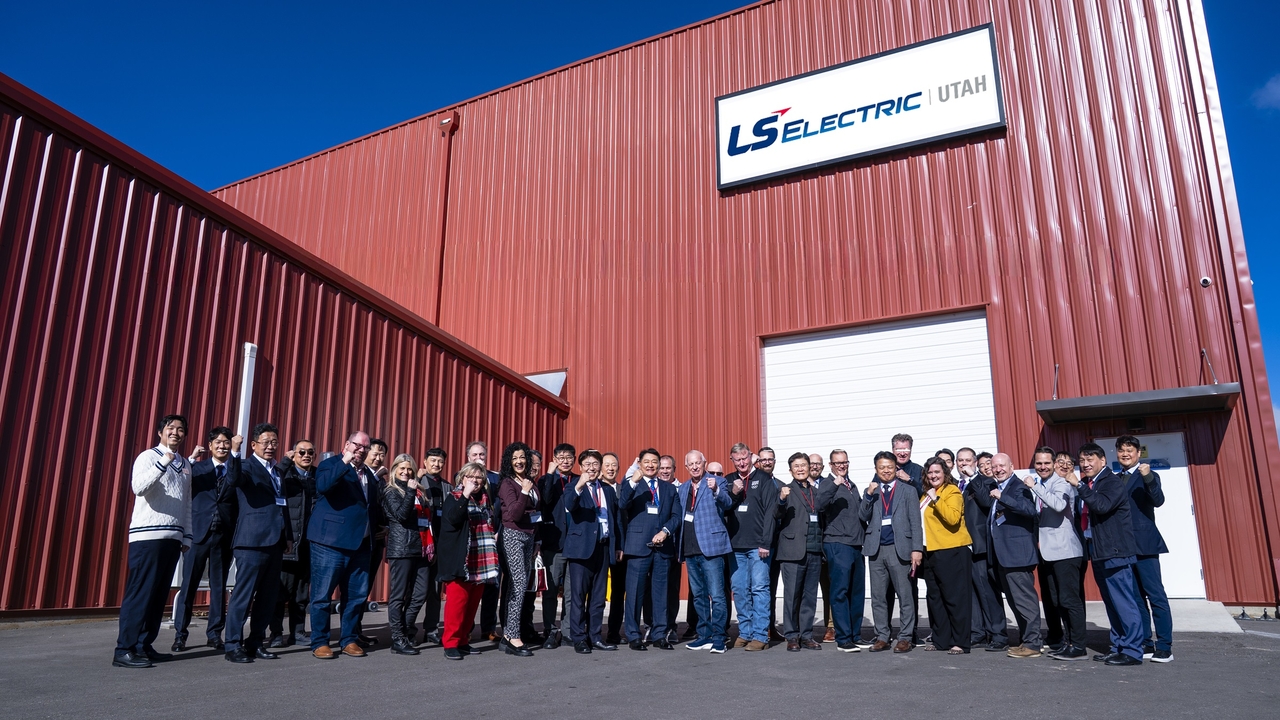 LS Electric President Koo Ja-kyun and employees pose for a photo at LS Electric Utah. (LS Electric)