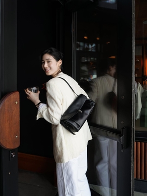 ‘김충재♥’ 정은채, 웃는 모습이 이렇게 예뻤나..뉴욕 물들인 우아미
