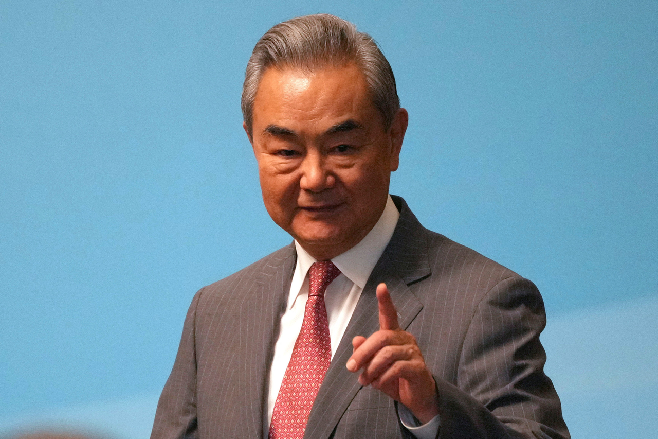 Chinese FM Wang Yi visits Seoul to discuss Lee's multiparty talks proposal for ending the Korean War