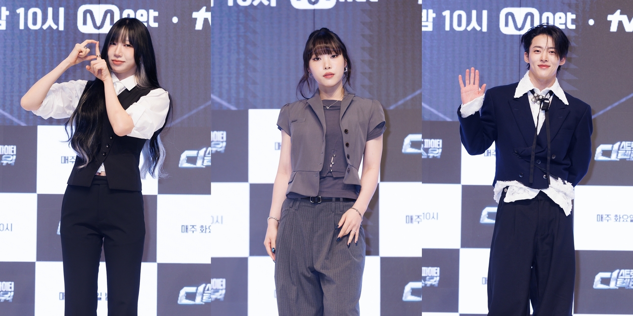 Bada (from left), Nain, Back Koo-young, choreographers competing on Mnet's "Street World Fighter: Directors' War," pose for photos during a press conference in Seoul on Tuesday. (Mnet)