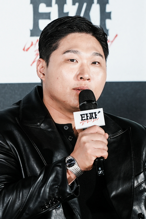 '타짜4' 스윙스 "연기 시작 6개월만 캐스팅..얼마나 복에 겨운지 알... - 뉴스 썸네일 이미지