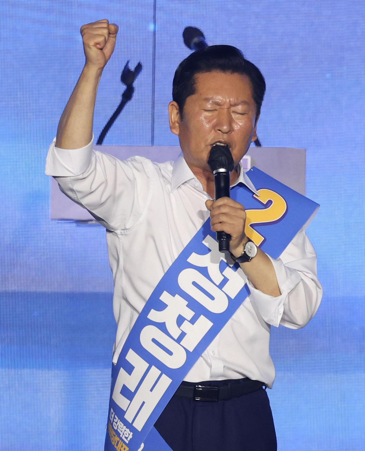 더불어민주당 정청래 당 대표 후보가 17일 대전 컨벤션센터에서 열린 제3회 더불어민주당 정기 전국당원대회에서 정견 발표를 하고 있다. 2026.8.17 [공동취재] <연합뉴스>