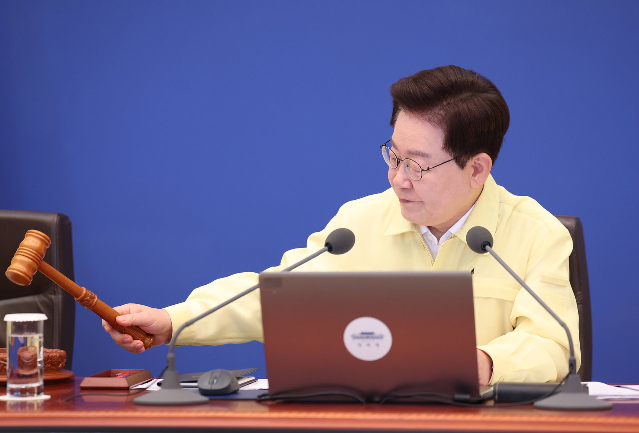 이재명 대통령이 18일 청와대에서 제1회 을지국무회의 개회 선언을 하고 있다. [연합]