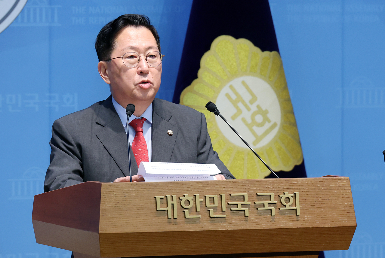 People Power Party Rep. Yu Yong-weon speaks during a press conference at the National Assembly Tuesday. (Yonhap)