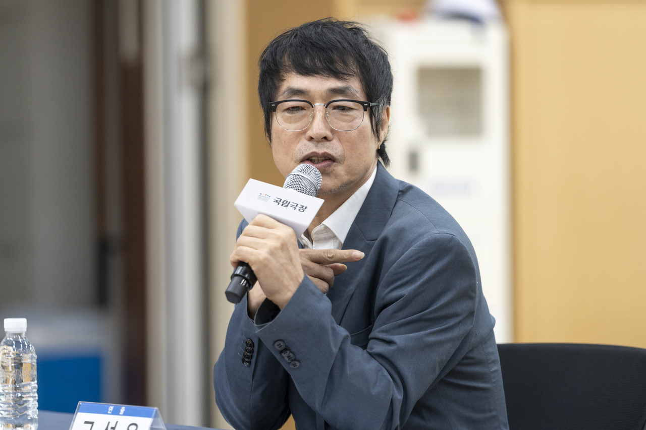 Director and playwright Ko Sun-woong speaks during a group interview at the National Changgeuk Company's rehearsal studio on Thursday. (National Changgeuk Company of Korea)