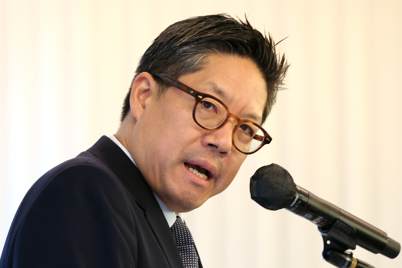 Patrick Lee, director of Frieze Seoul, speaks during a joint press conference on Kiaf Seoul and Frieze Seoul 2026 at the Chosun Hotel in Jung-gu, central Seoul, Wednesday. (Newsis)