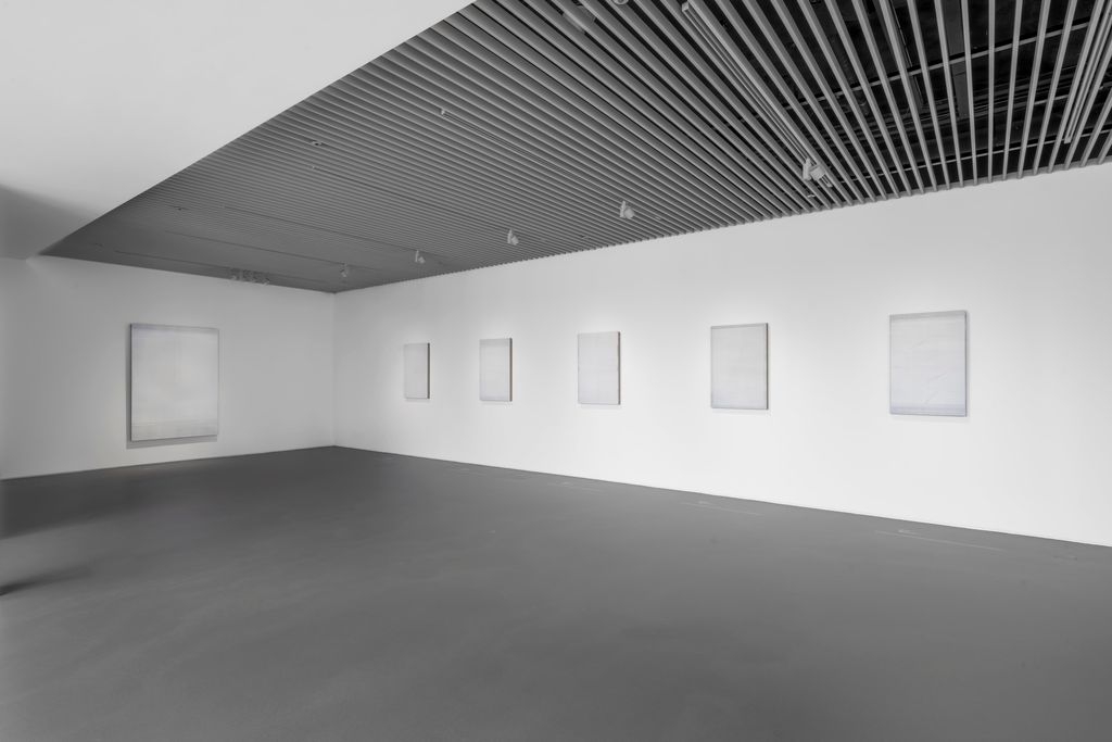 An installation view of "Park Seo-Bo & Huong Dodinh: Emptiness Fullness" at the Parkseobo Museum in Seoul (Jeon Byung-cheol/Courtesy of Parkseobo Museum)