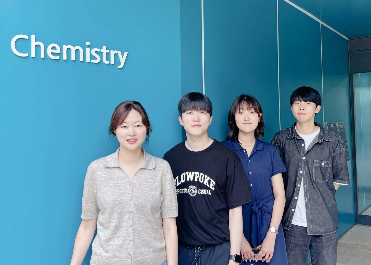 이번 연구를 수행한 박선아(왼쪽부터) KAIST 교수, 박근찬, 이규원, 김강민 POSTECH 학생.[KAIST 제공]