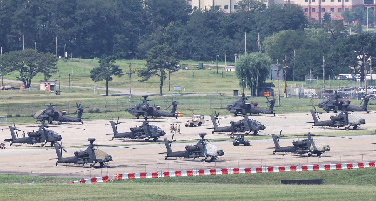An Apache helicopter stands by at Camp Humphreys in Pyeongtaek, Gyeonggi Province, on Tuesday, as the combined US-South Korea exercise Ulchi Freedom Shield is underway. [Yonhap]