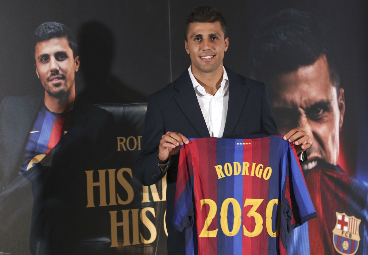 Rodrigo 'Rodri' Hernandez  poses with his FC Barcelona jersey in Barcelona, Spain, Tuesday.   (EPA-Yonhap)