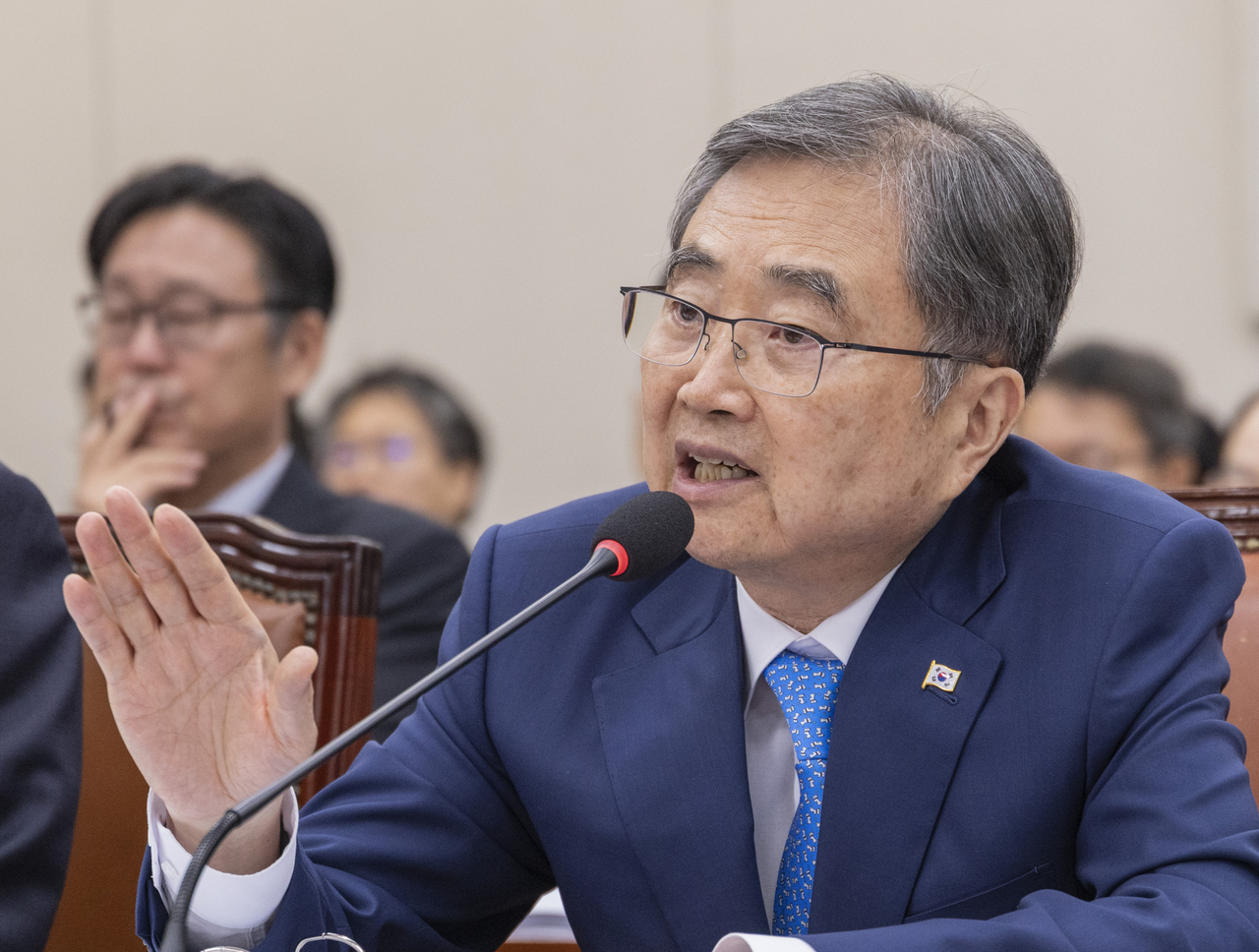 Foreign Minister Cho Hyun speaks during a general meeting of the Foreign Affairs and Unification Committee at the National Assembly on Wednesday. (Yonhap)