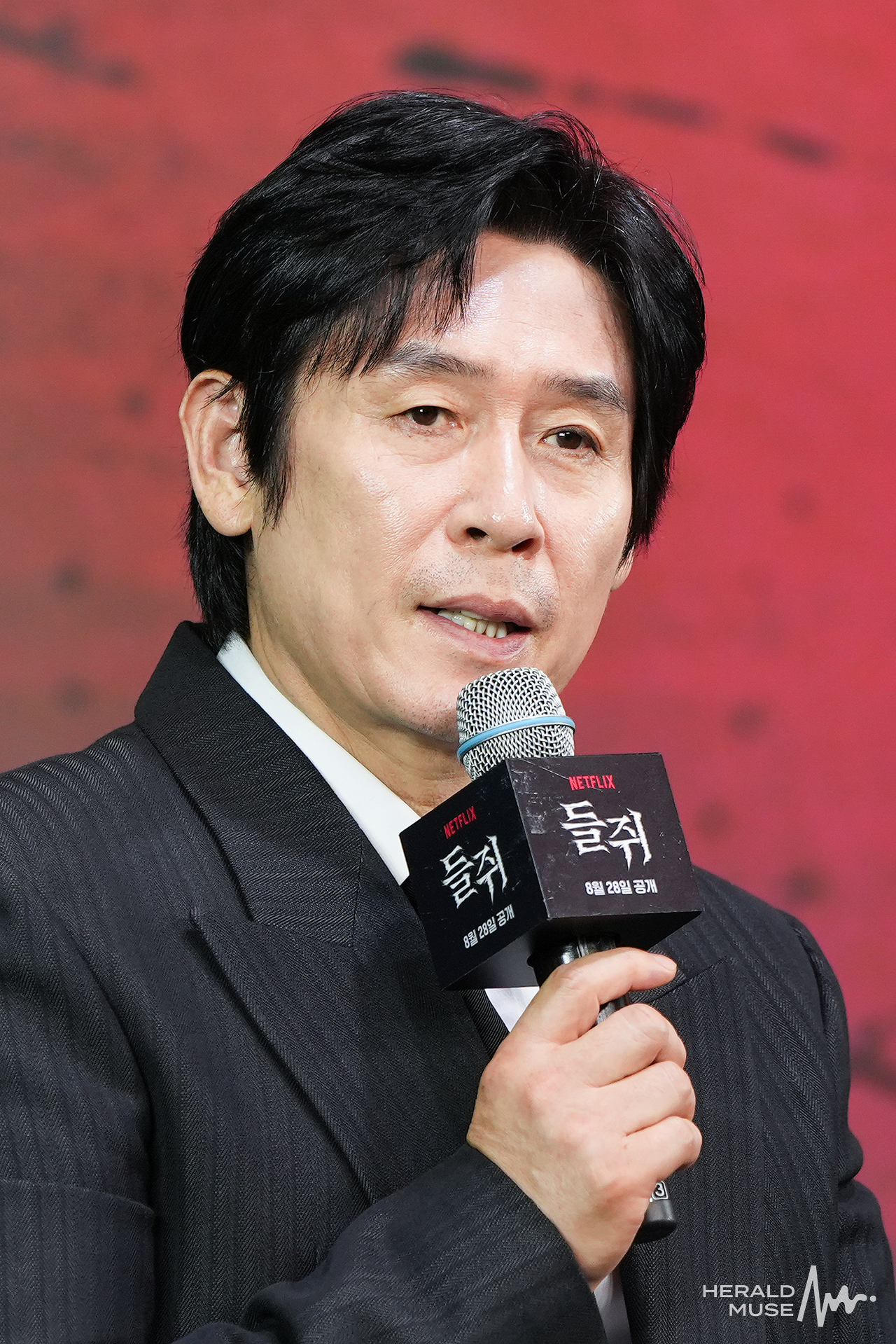 [헤럴드뮤즈=민경빈 기자] 배우 설경구가 20일 오전 서울 마포구 호텔 나루 서울 엠갤러리에서 진행된 넷플릭스 시리즈 ‘들쥐’ 제작발표회에 참석해 소감을 전하고 있다.