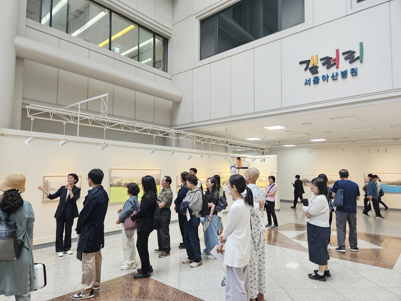 Art gallery at Asan Medical Center in Songpa-gu, southern Seoul (AMC)