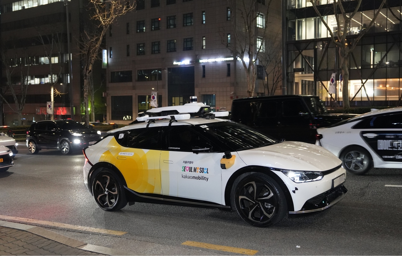 A taxi operated by Kakao Mobility Corp. drives through the streets of Seoul, in this file photo taken March 15, provided by the company. (Yonhap)