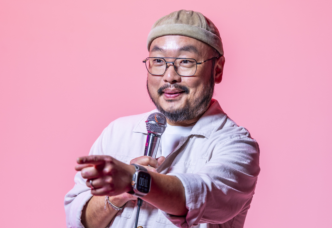 Korean American stand-up comedian Danny Cho poses for a photo before an interview with The Korea Herald at Herald Square in Seoul, Aug. 13. (Yoon Chang-bin/The Korea Herald)