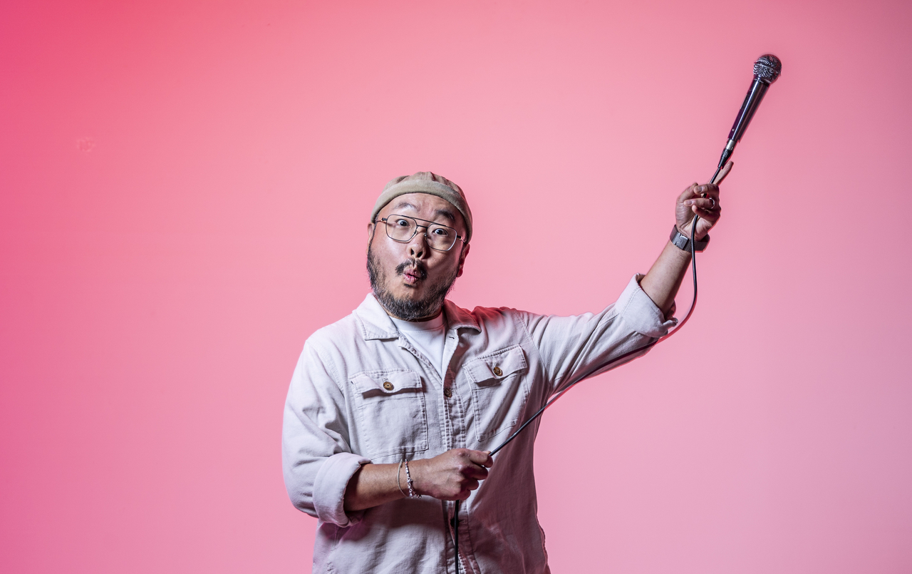 Korean American stand-up comedian Danny Cho poses for a photo before an interview with The Korea Herald at Herald Square in Seoul, Aug. 13. (Yoon Chang-bin/The Korea Herald)