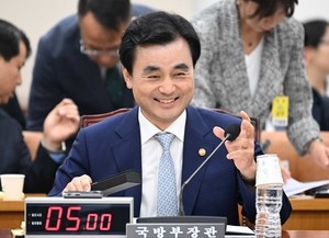 [헤럴드pic] 밝게 웃는 안규백 국방부 장관